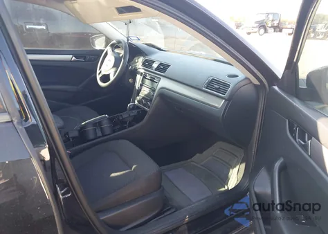 2012 Volkswagen Passat 2.5L S z USA, uszkodzony, nr VIN 1VWAP7A33CC021572